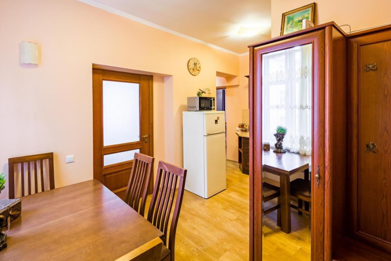Romari Лесі Українки Apartamento Lviv Exterior foto