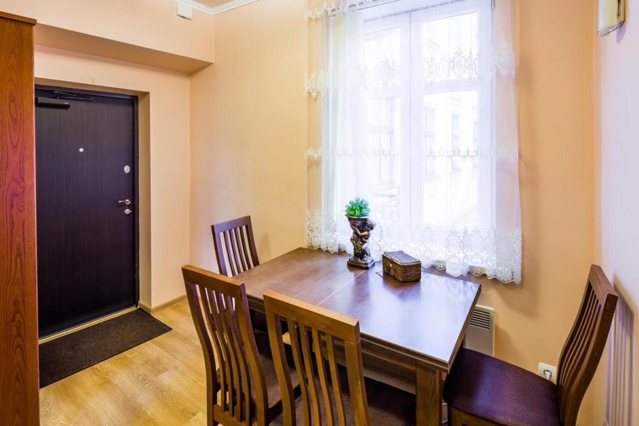 Romari Лесі Українки Apartamento Lviv Exterior foto