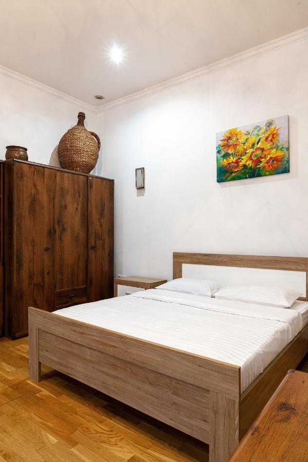 Romari Лесі Українки Apartamento Lviv Exterior foto