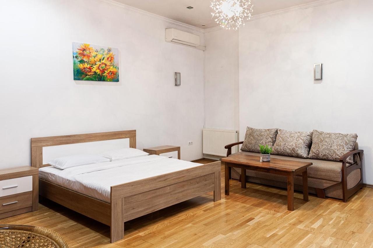 Romari Лесі Українки Apartamento Lviv Exterior foto