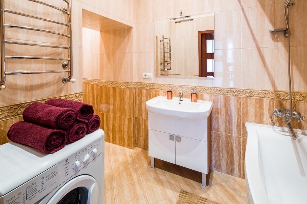 Romari Лесі Українки Apartamento Lviv Exterior foto