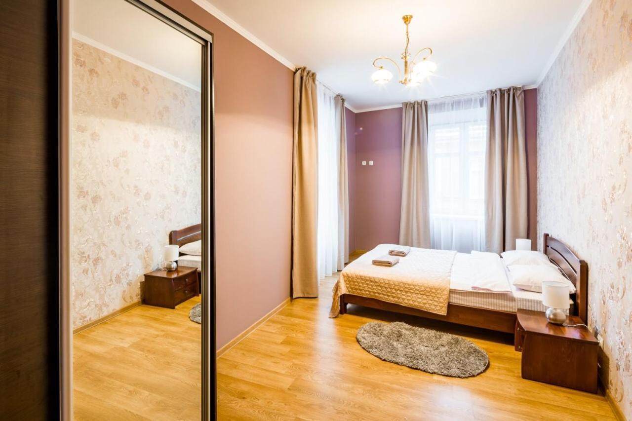 Romari Лесі Українки Apartamento Lviv Exterior foto
